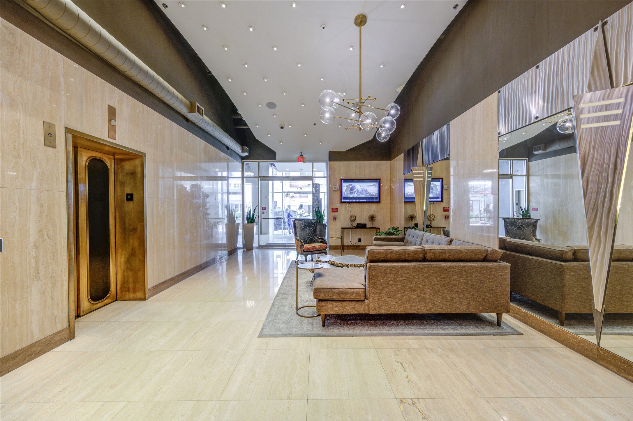 917 Main Street, Unit 1005 Houston, TX 77002 - Photo 4 of 32 Lobby