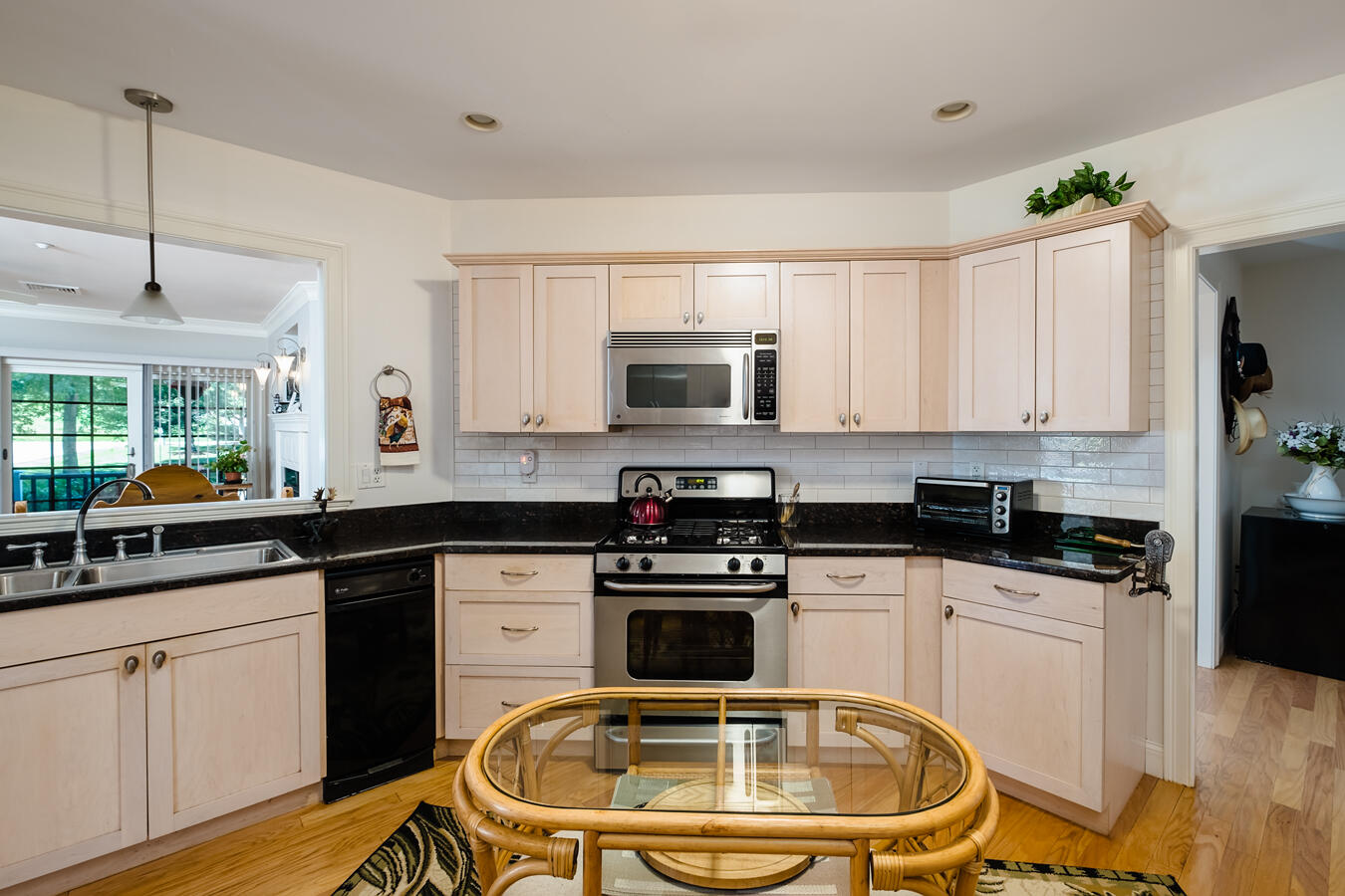 100 Shepard's Cove Road, Unit G108 Kittery, ME 03904 - Photo 21 of 46 Toward entry foyer