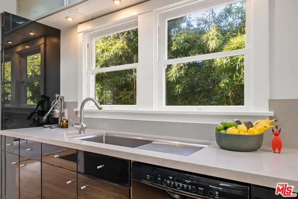 $10,500 | 1510 Electric Avenue, Venice, CA 90291