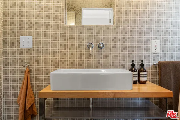 $10,500 | 1510 Electric Avenue, Venice, CA 90291