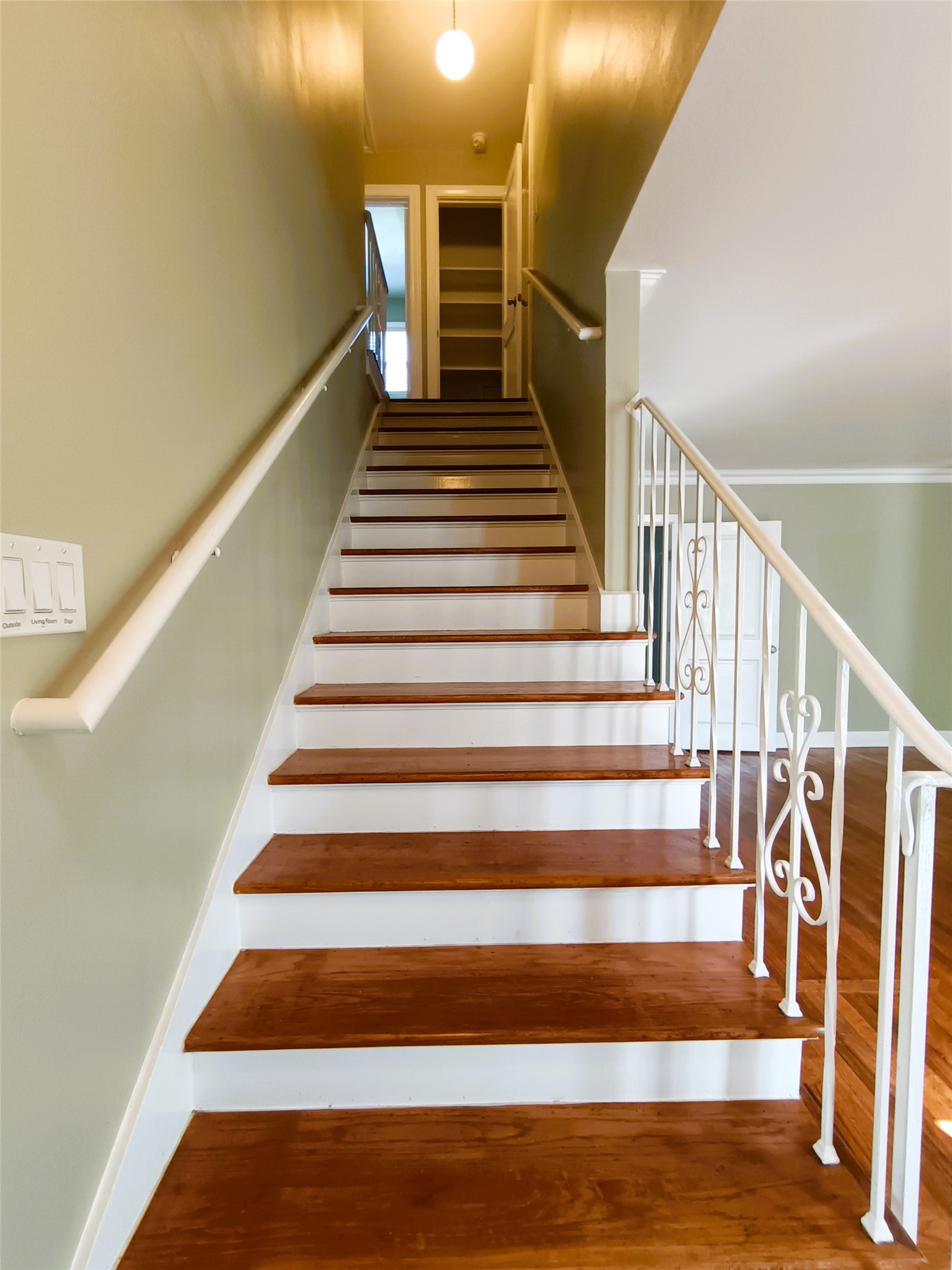 6906 Van Etten Street Houston, TX 77021 - Photo 2 of 30 When you open the front door, you can go upstairs