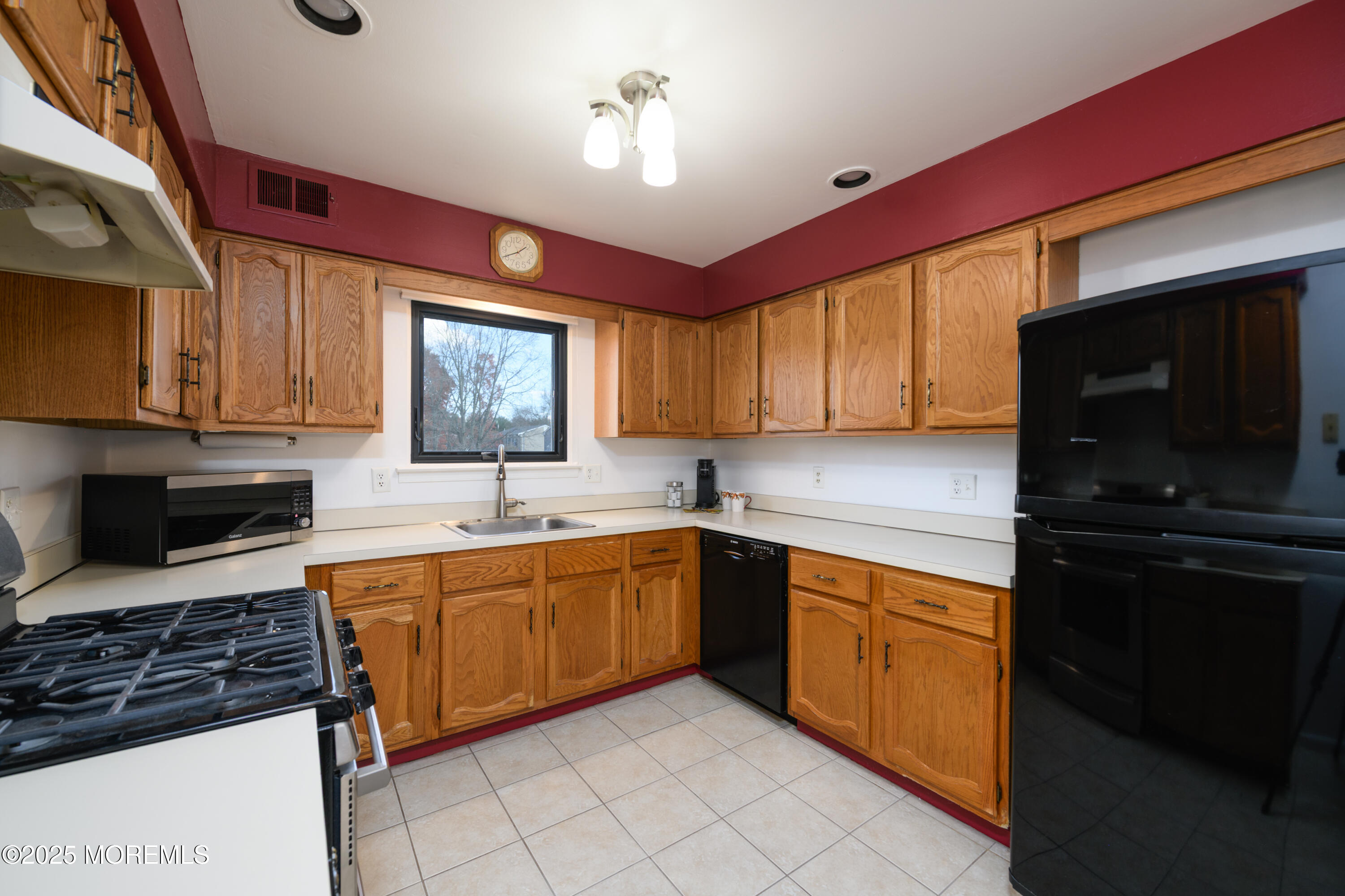 85 Starlight Road Howell, NJ 07731 - Photo 6 of 37 BAP_0384-Edit