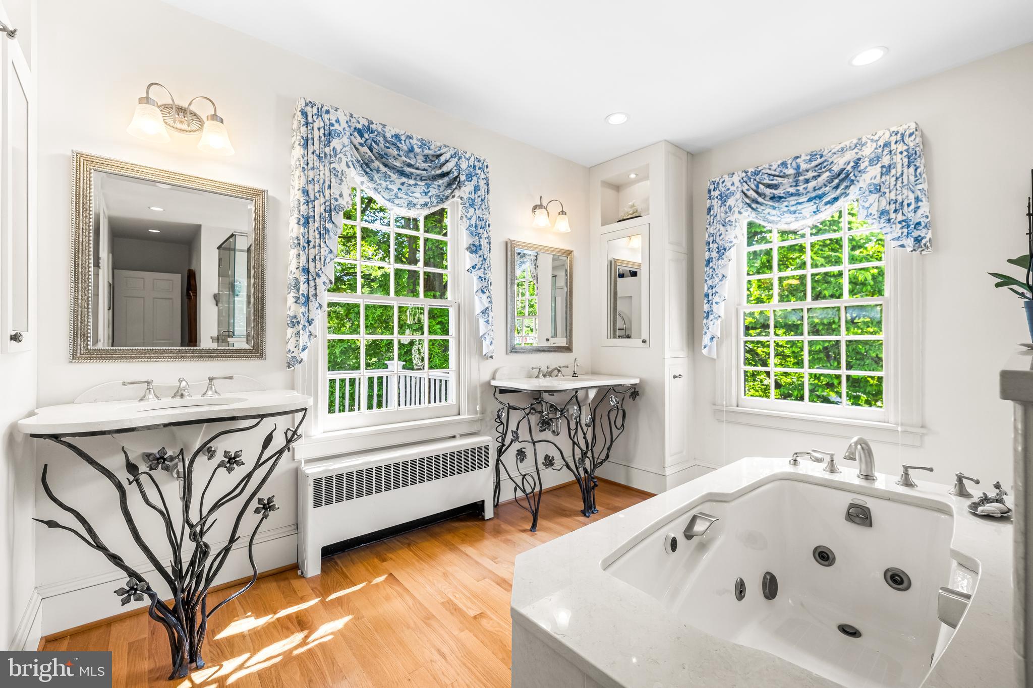508 Hampton Lane Baltimore, MD 21286 - Photo 41 of 74 a bathroom with a bathtub and a window