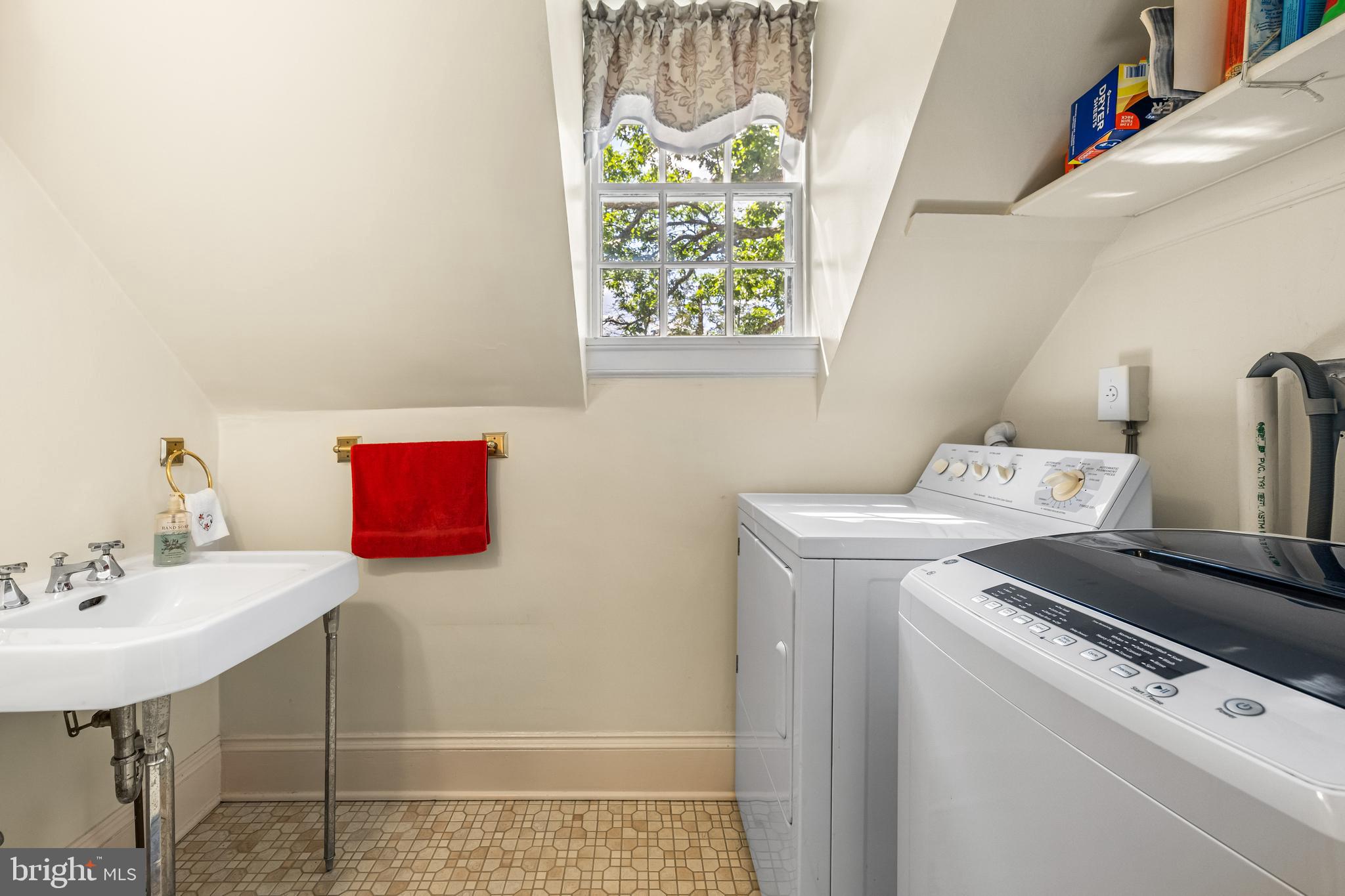 508 Hampton Lane Baltimore, MD 21286 - Photo 47 of 74 2nd Floor Laundry Room