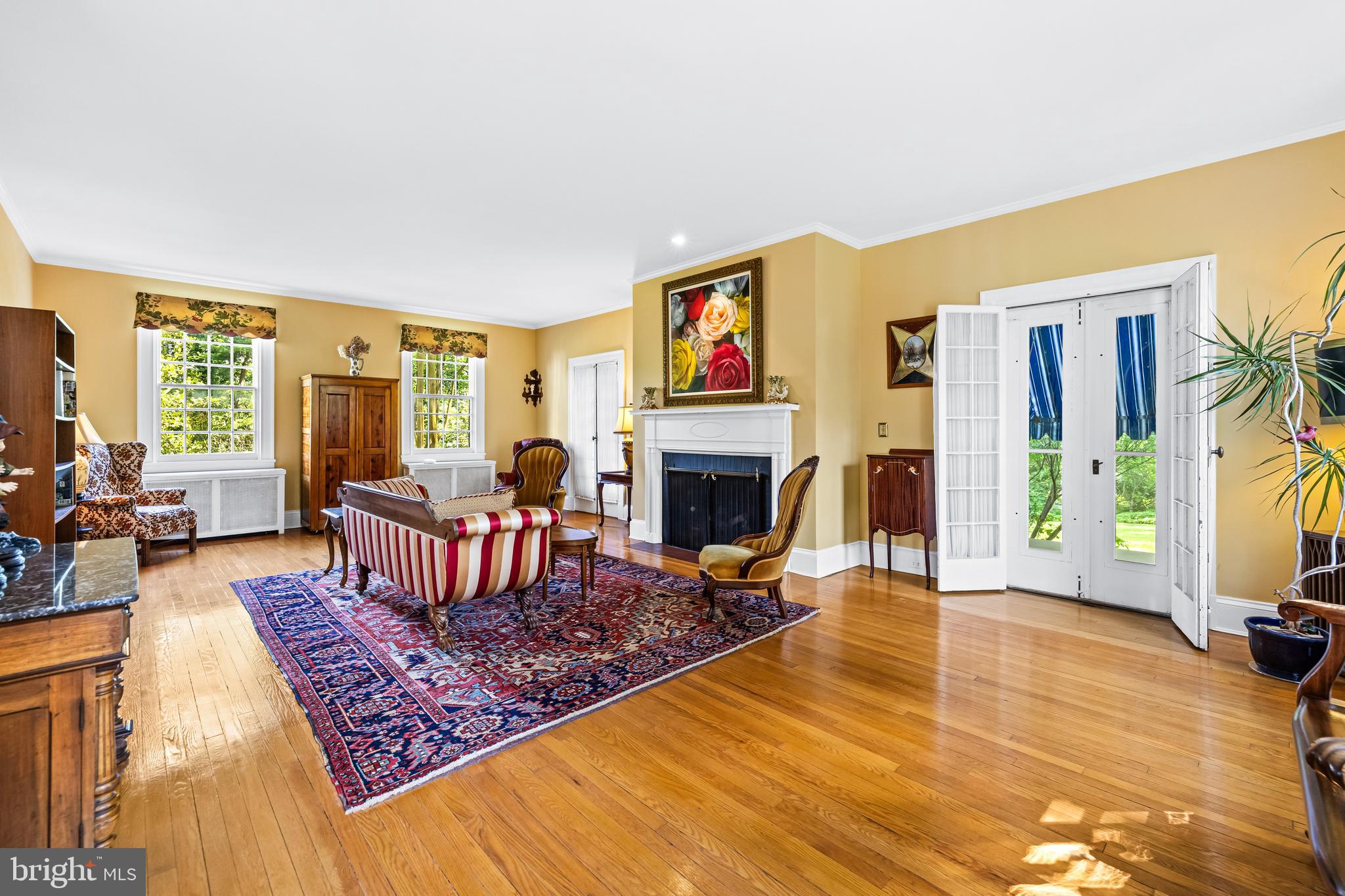 508 Hampton Lane Baltimore, MD 21286 - Photo 6 of 74 Living Room