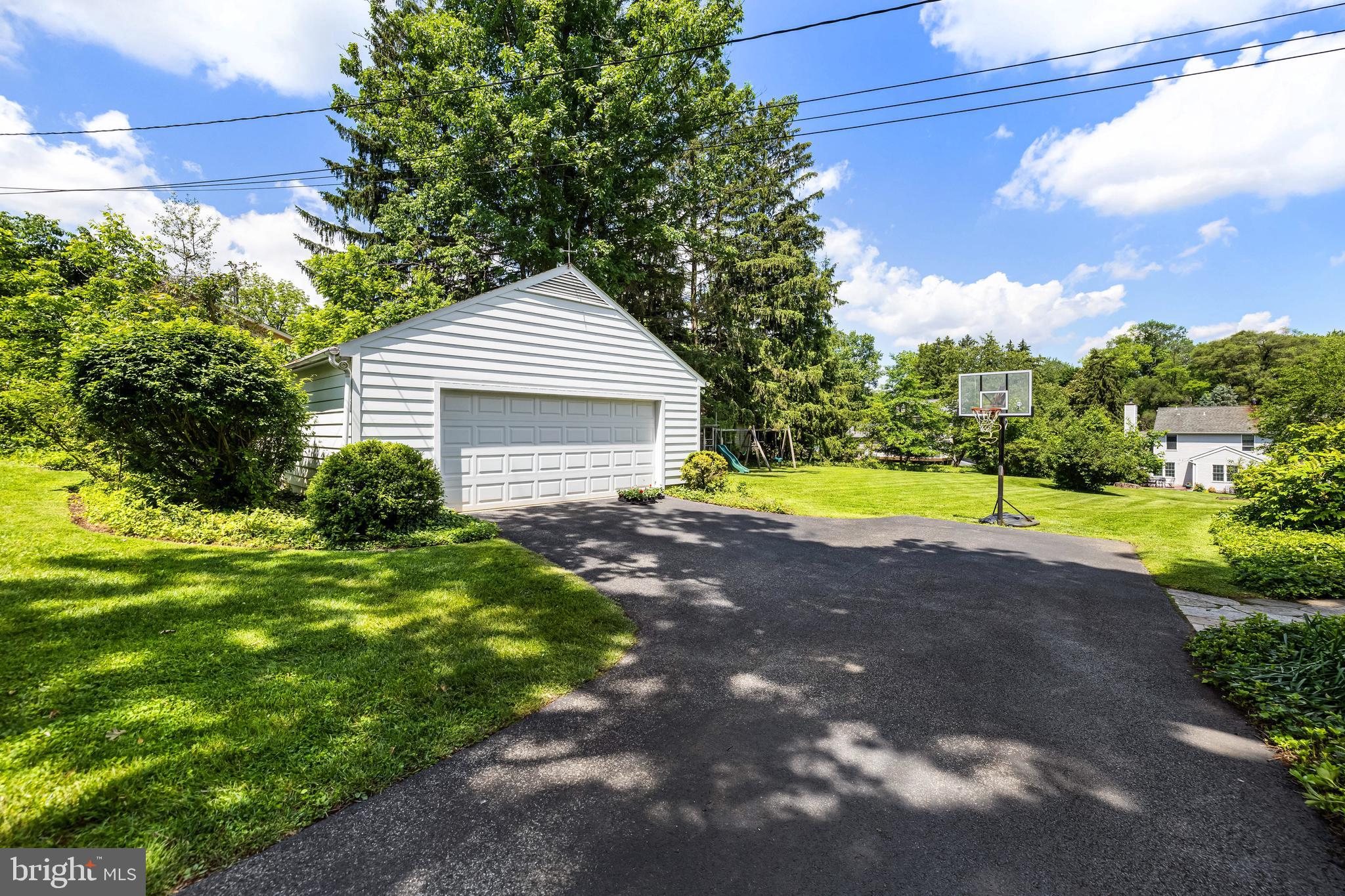 508 Hampton Lane Baltimore, MD 21286 - Photo 74 of 74 a front view of a house with a yard and garage