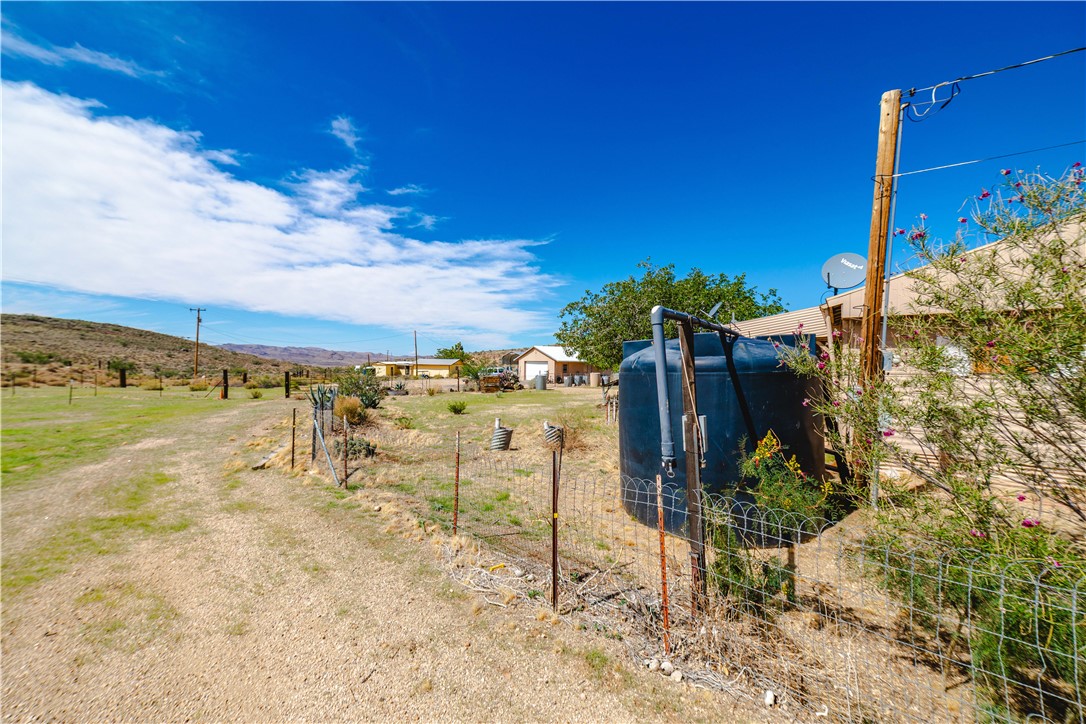 9769 North Rose Quartz Road Chloride, AZ 86431 - Photo 53 of 91 a view of a walk in the ocean