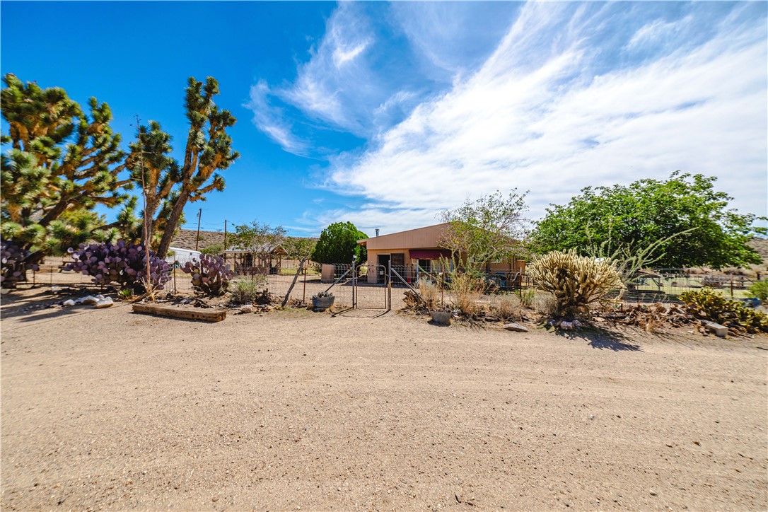 9769 North Rose Quartz Road Chloride, AZ 86431 - Photo 77 of 91 a view of a backyard of a house with table and chairs under an umbrella
