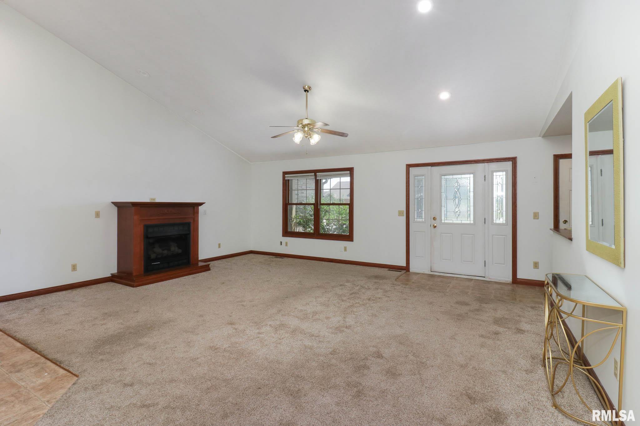 1835 Kingsbury Road Washington, IL 61571 - Photo 11 of 57 Gallery Image 11