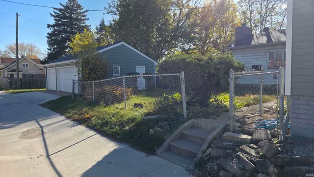 $189,999 | 3017 South Clinton Street, Fort Wayne, IN 46806