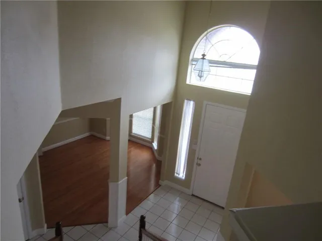 a view of empty room with window