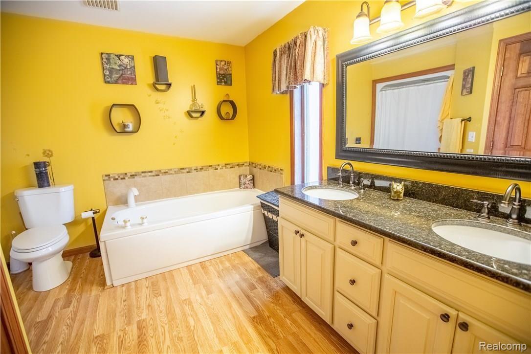 2571 Pinckney Road Howell, MI 48843 - Photo 21 of 35 67XE1A4812-HDR-Full.jpg