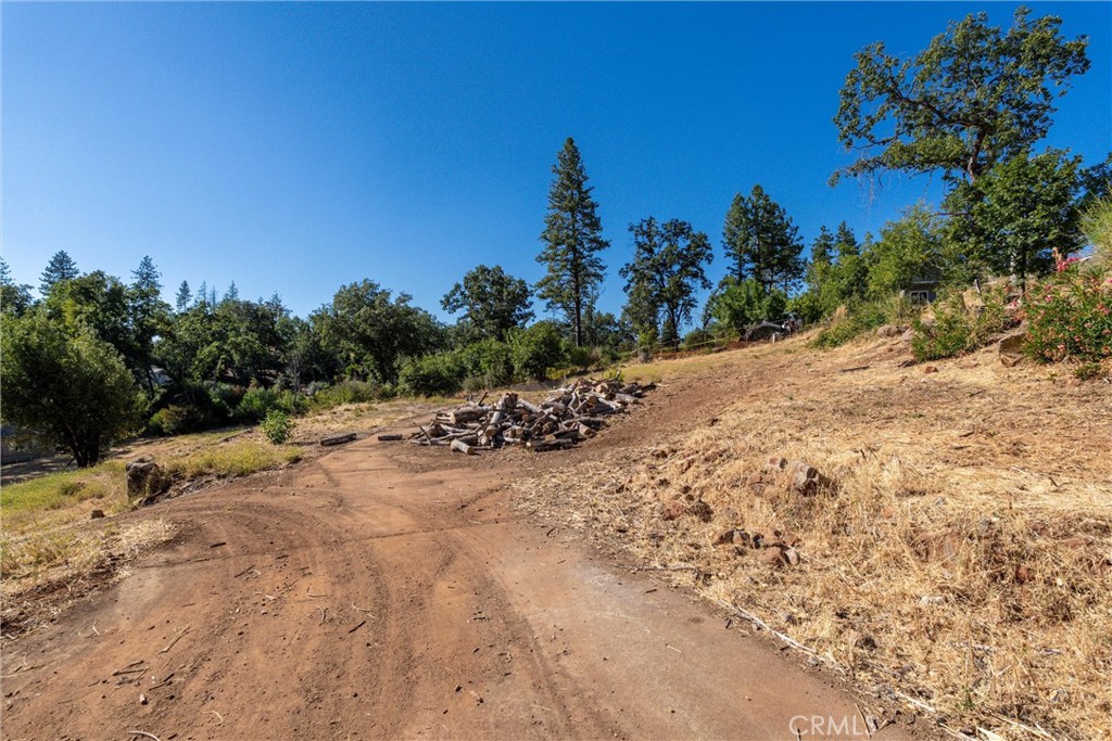 1557 La Grand View Road Paradise, CA 95969 - Photo 11 of 34 a view of a dirt road with a building in the background