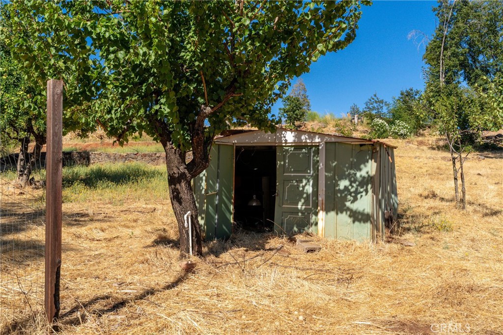 1557 La Grand View Road Paradise, CA 95969 - Photo 20 of 34 a view of a house with a tree