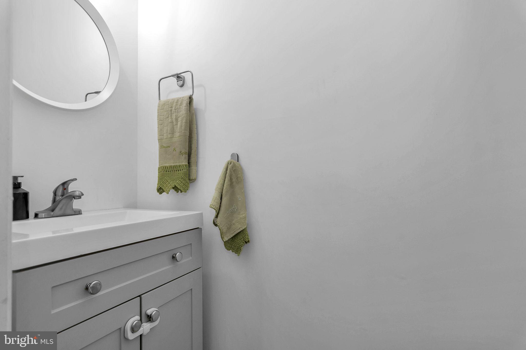 5646 Ridge View Drive Alexandria, VA 22310 - Photo 21 of 54 Powder Room