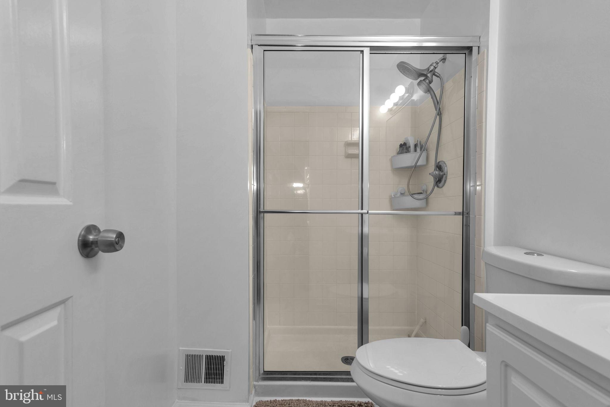 5646 Ridge View Drive Alexandria, VA 22310 - Photo 27 of 54 Primary Bath