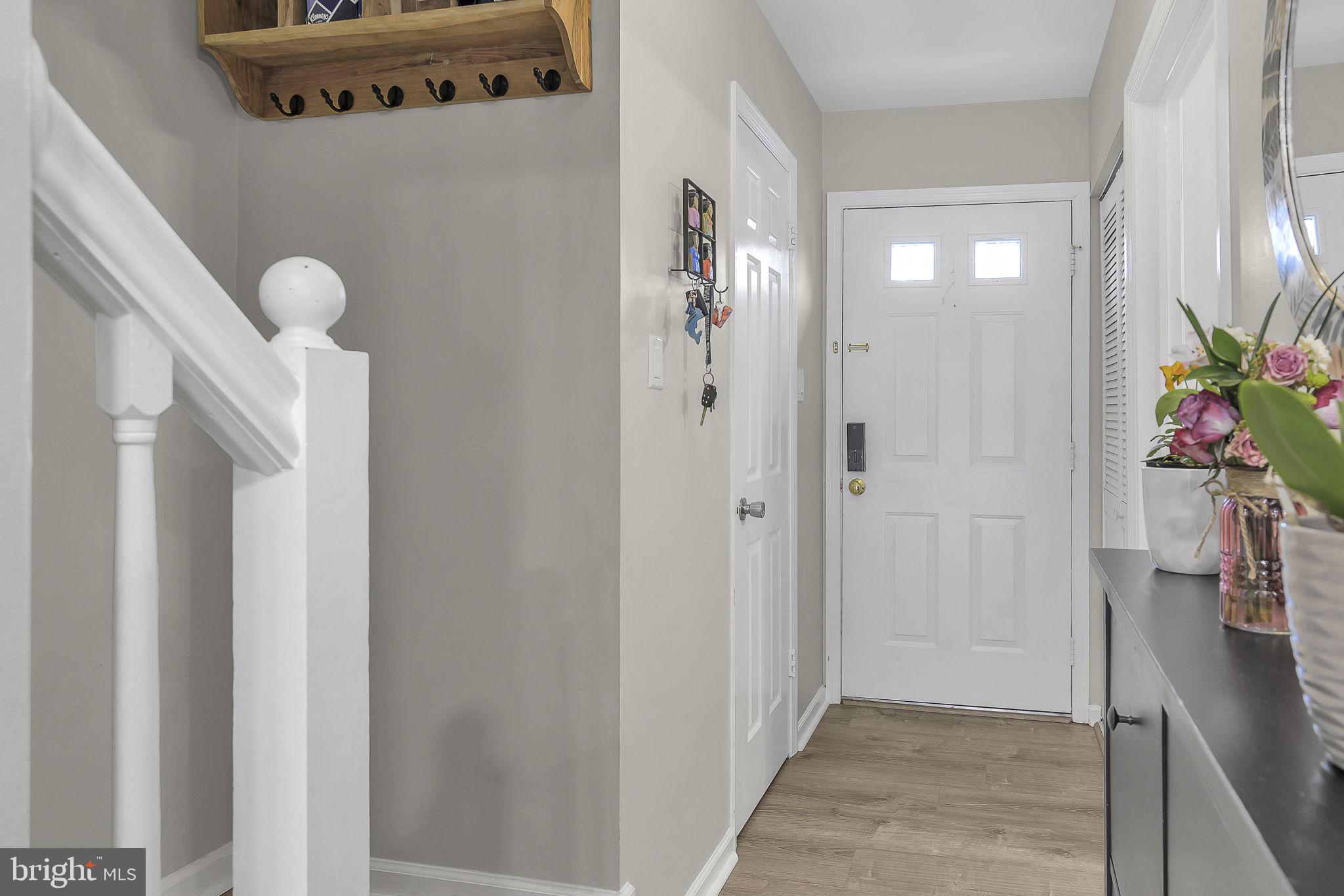 5646 Ridge View Drive Alexandria, VA 22310 - Photo 4 of 54 Foyer