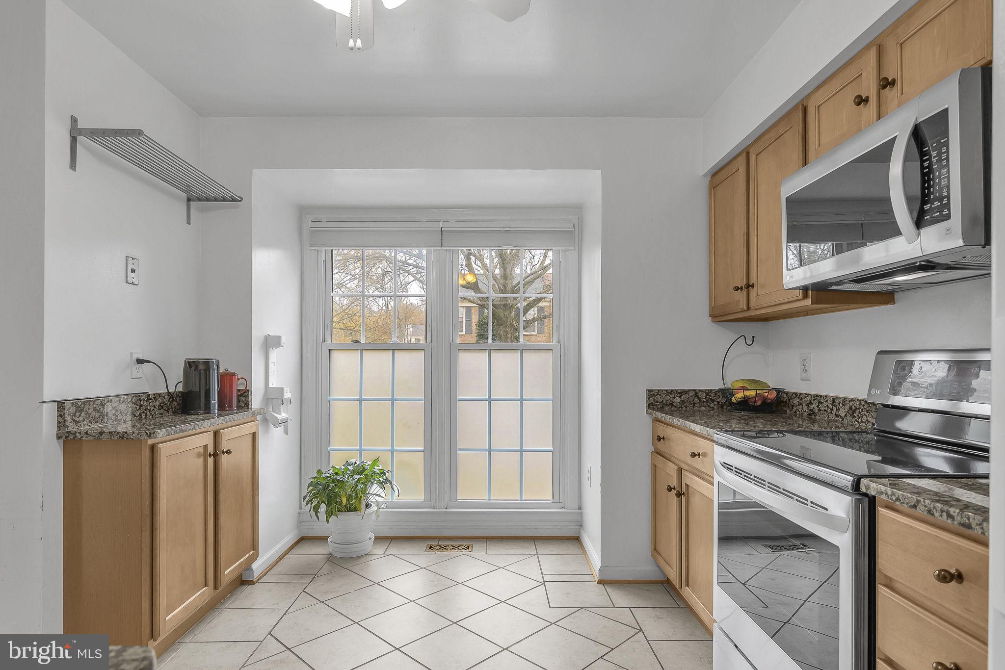 5646 Ridge View Drive Alexandria, VA 22310 - Photo 9 of 54 Kitchen