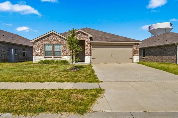$2,000 | 601 Banner Avenue, Royse City, TX 75189