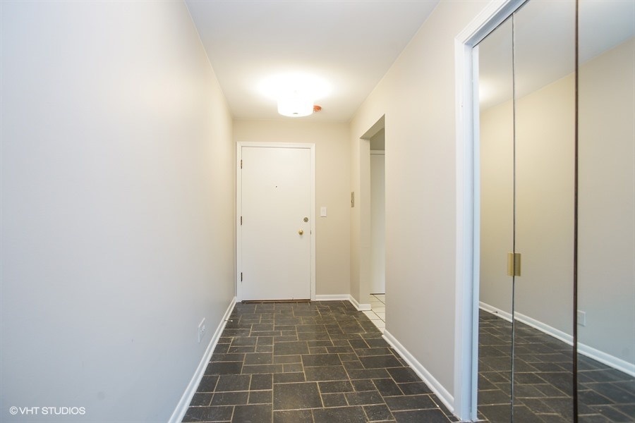 201 Thames Parkway, Unit 3F Park Ridge, IL 60068 - Photo 2 of 11