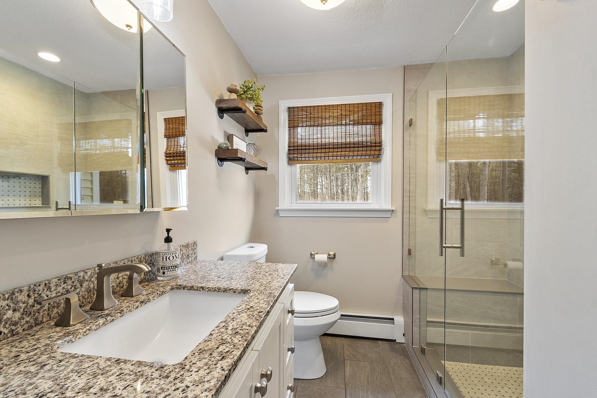 9 Robin Road Derry, NH 03038 - Photo 13 of 35