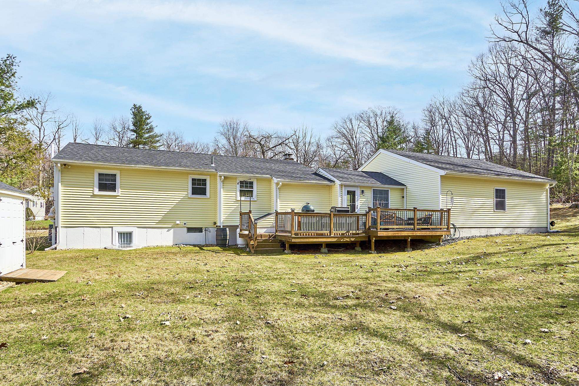 9 Robin Road Derry, NH 03038 - Photo 25 of 35