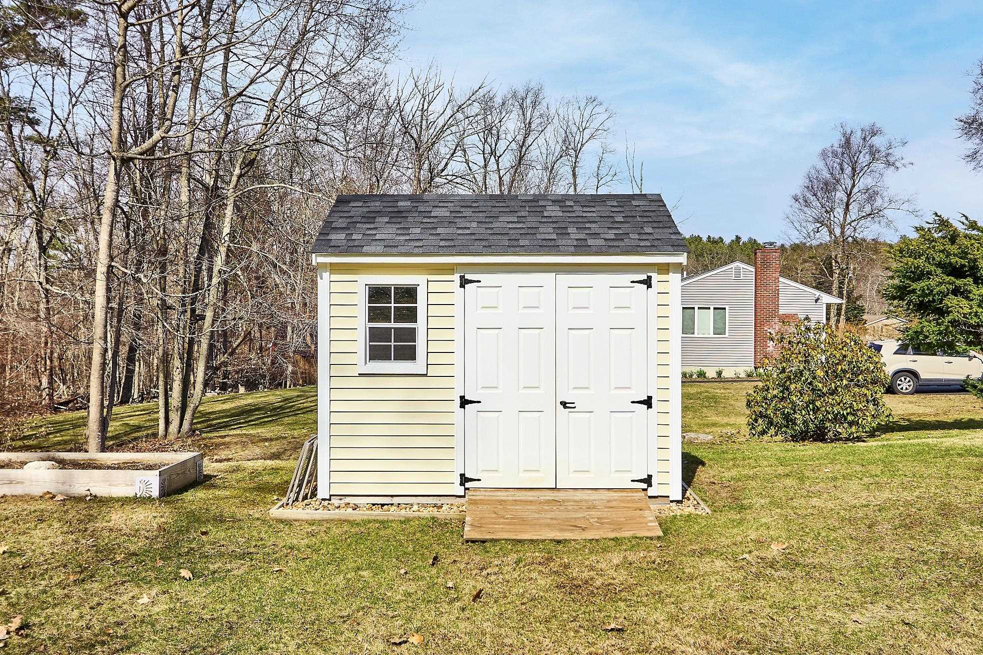 9 Robin Road Derry, NH 03038 - Photo 30 of 35