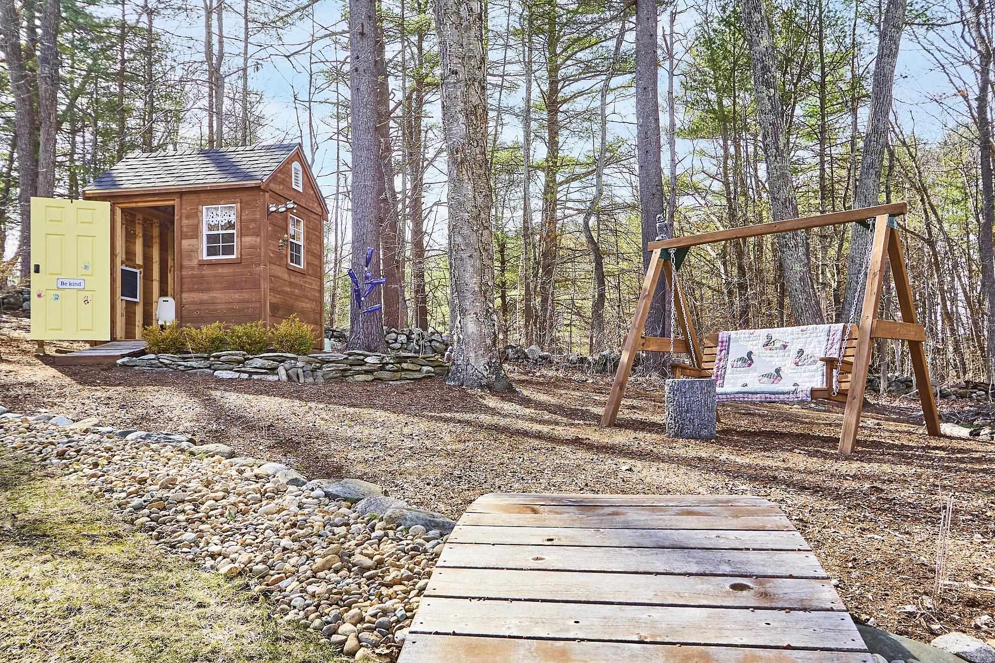 9 Robin Road Derry, NH 03038 - Photo 3 of 35