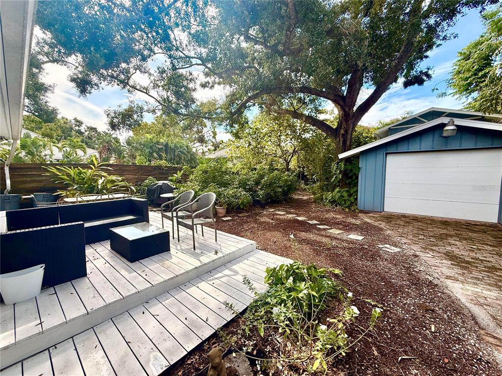 1702 Hillview Street Sarasota, FL 34239 - Photo 4 of 67