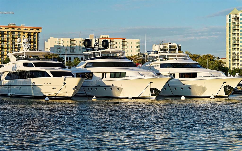 1702 Hillview Street Sarasota, FL 34239 - Photo 63 of 67