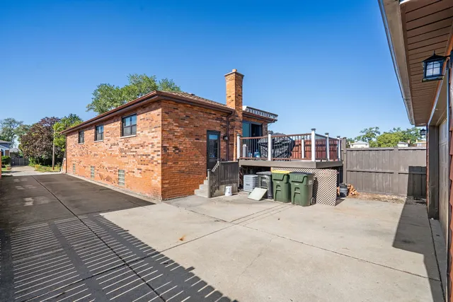 a view of house with entertaining space