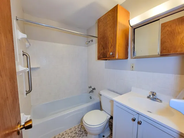 $995 | 2637 Pleasant Avenue, Unit 2, Minneapolis, MN 55408