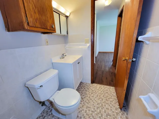 $995 | 2637 Pleasant Avenue, Unit 2, Minneapolis, MN 55408