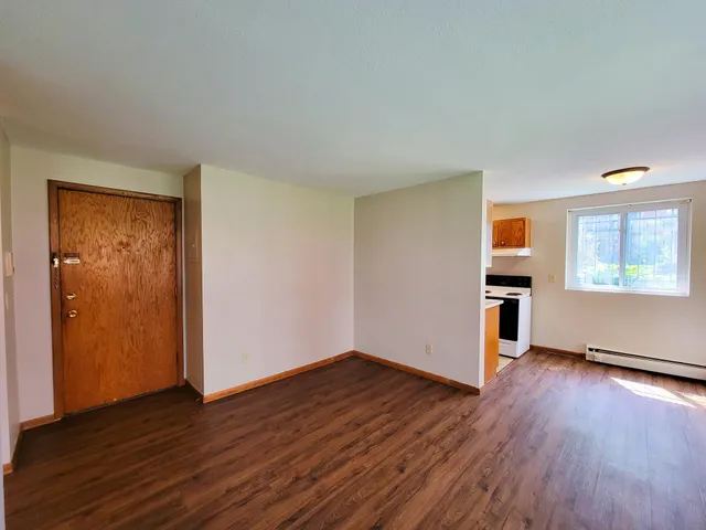 $995 | 2637 Pleasant Avenue, Unit 2, Minneapolis, MN 55408