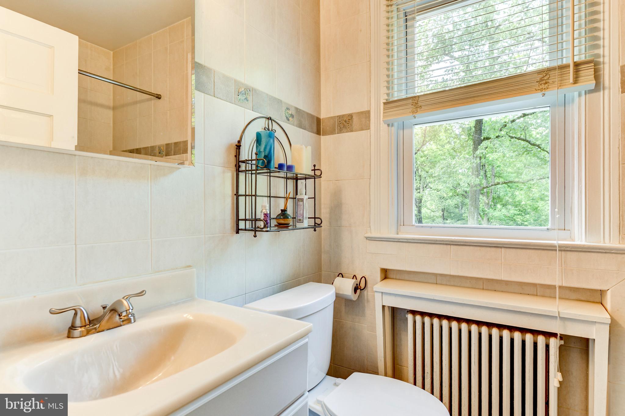 15 Sunnyside Road Silver Spring, MD 20910 - Photo 23 of 38 Full bath in hallway with tub