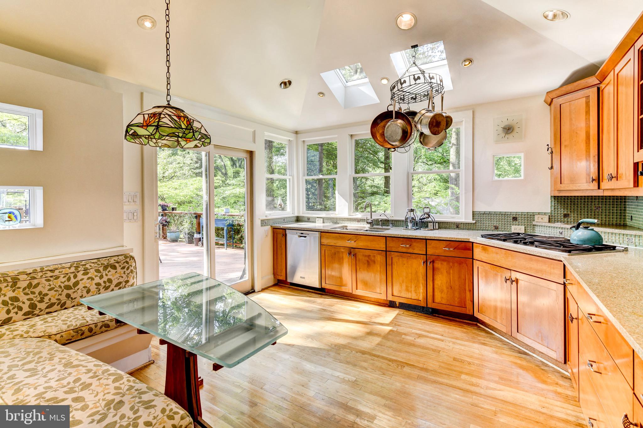 15 Sunnyside Road Silver Spring, MD 20910 - Photo 10 of 38 Large, eat-in kitchen