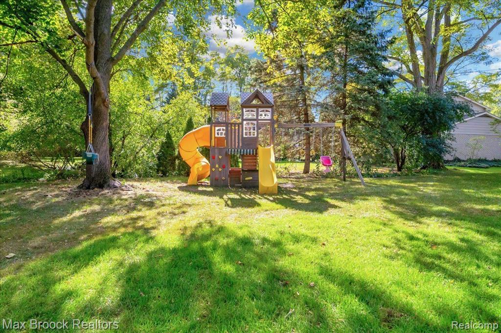 2583 Rambling Way Bloomfield Hills, MI 48302 - Photo 24 of 25