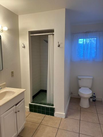 $1,600 | 840 North Indian Canyon Drive, Unit C, Palm Springs, CA 92262