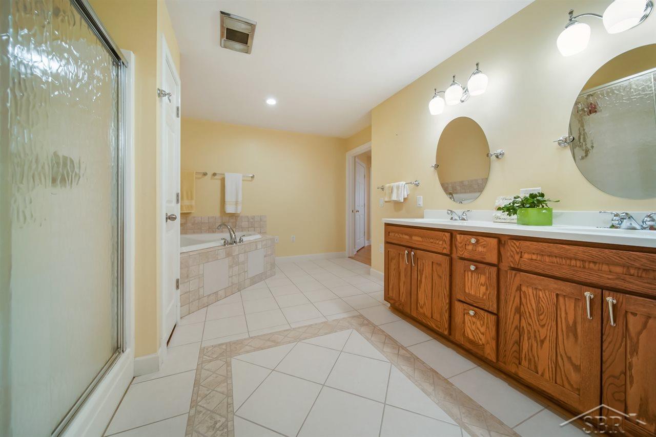 3411 Hackett Road Saginaw, MI 48603 - Photo 23 of 36 Master Bath