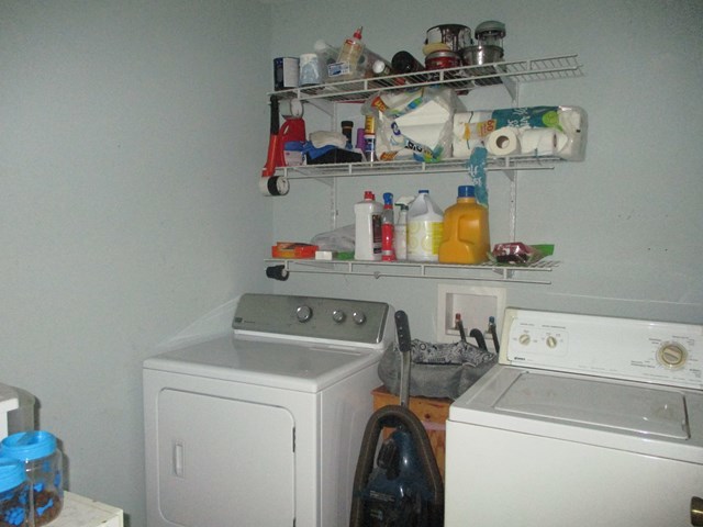 116 Nealys Way Haddock, GA 31033 - Photo 11 of 20 a utility room with dryer and washer