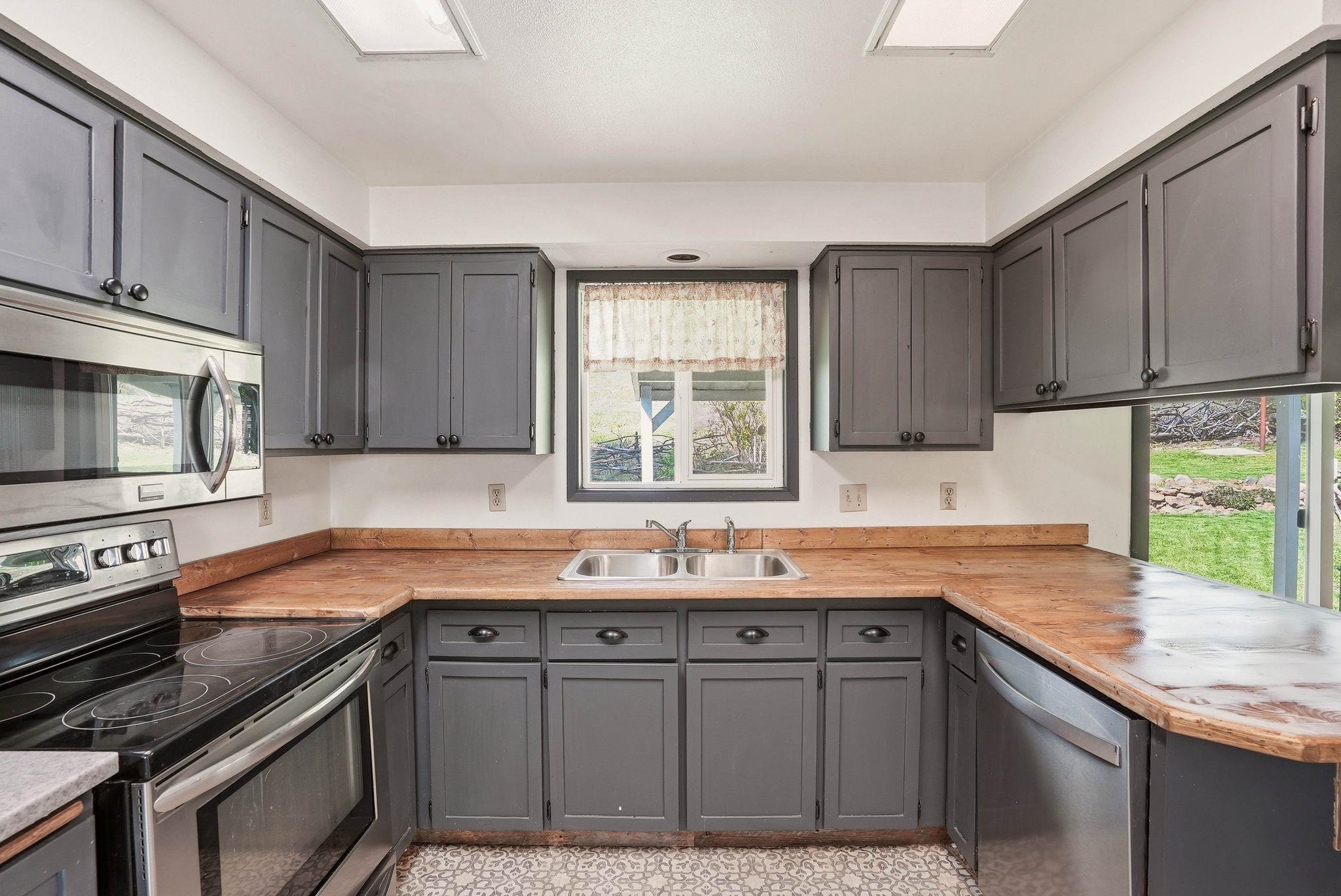 556 Scenic Heights Cheney, WA 99004 - Photo 3 of 31