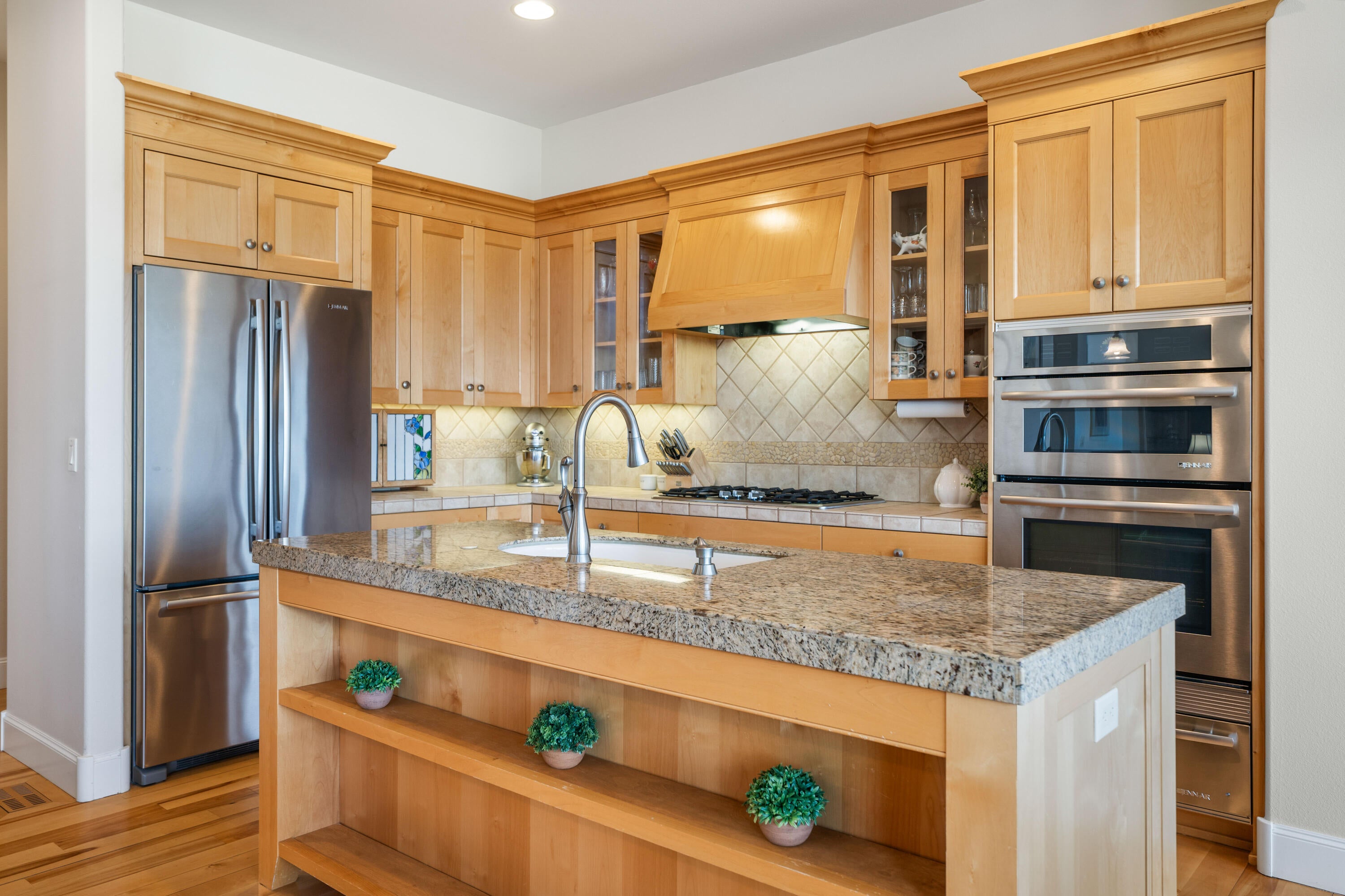 1977 Turnstone Road Redmond, OR 97756 - Photo 18 of 75 45-Kitchen