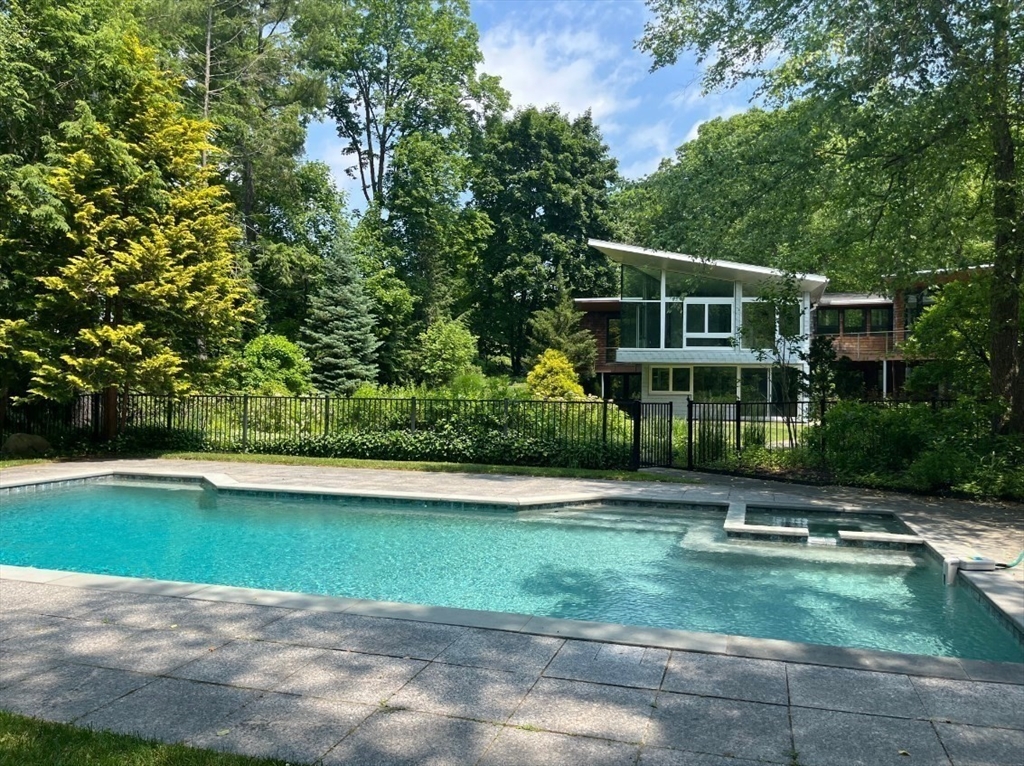 482 Glen Road Weston, MA 02493 - Photo 3 of 42 Gallery Image 3
