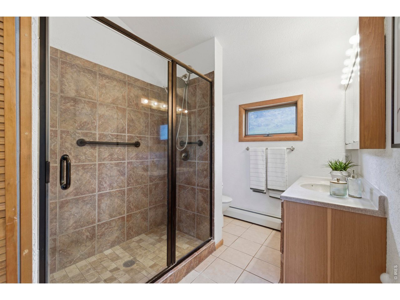 8238 Sugarloaf Road Boulder, CO 80302 - Photo 40 of 45 Primary bath