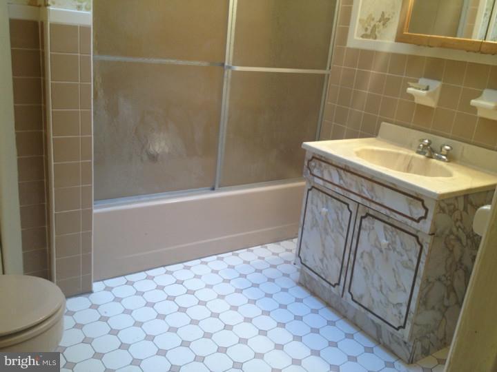 710 Wynnewood Road Philadelphia, PA 19151 - Photo 3 of 12 Gallery Image 3