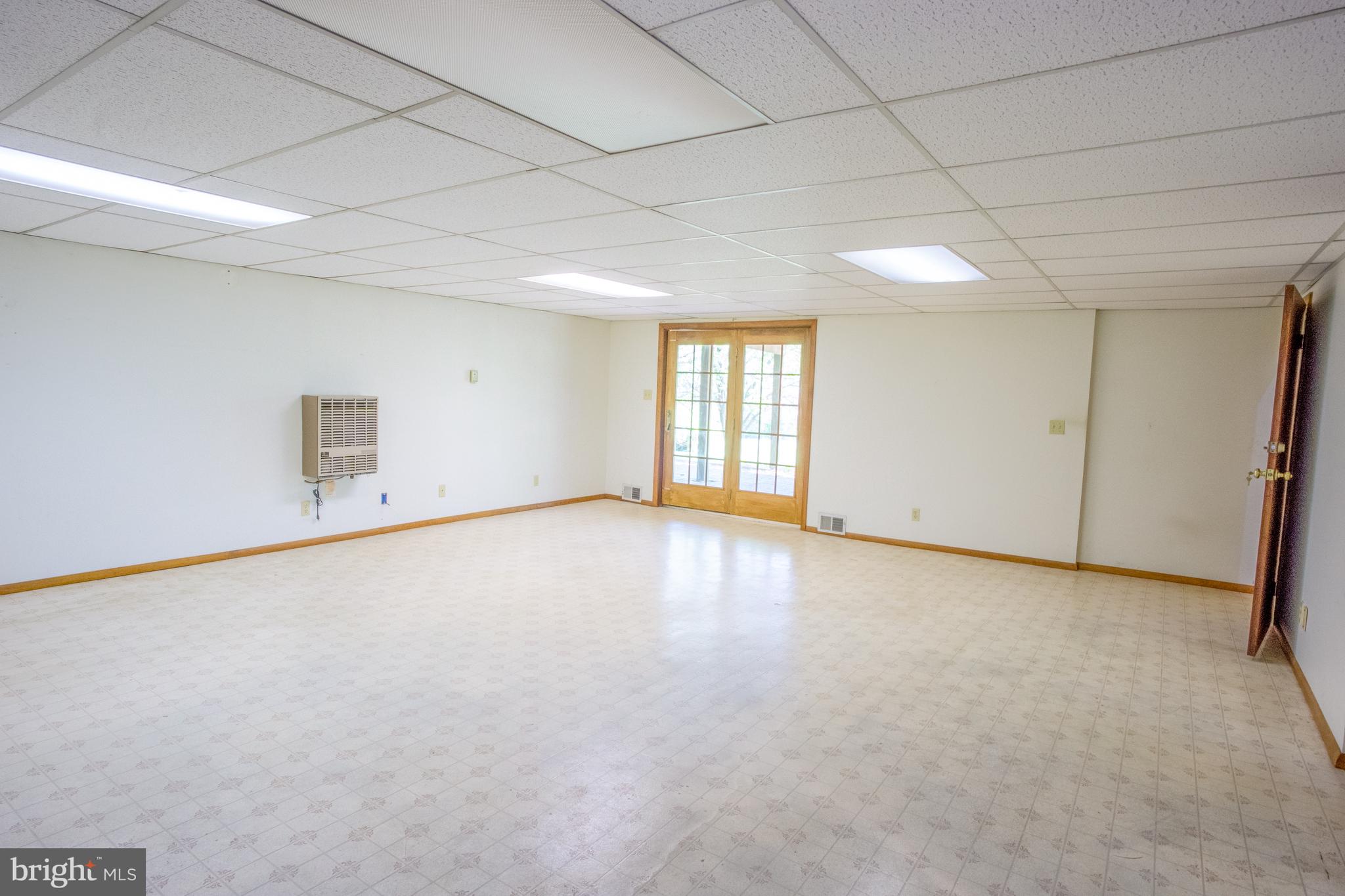 132 Union Church Road Elkton, MD 21921 - Photo 16 of 41 an empty room with windows