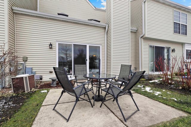 43 North Oltendorf Road Streamwood, IL 60107 - Photo 19 of 22 a view of a outdoor seating area with furniture