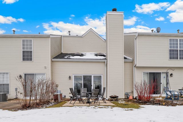 43 North Oltendorf Road Streamwood, IL 60107 - Photo 20 of 22 a front view of a house with yard and parking