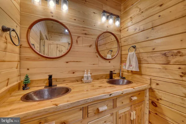 $690,000 | 131 Upper Spgs Lane, Woodstock, VA 22664