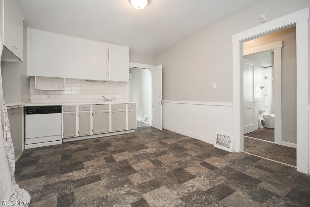 834 Wayside Road Cleveland, OH 44110 - Photo 13 of 34